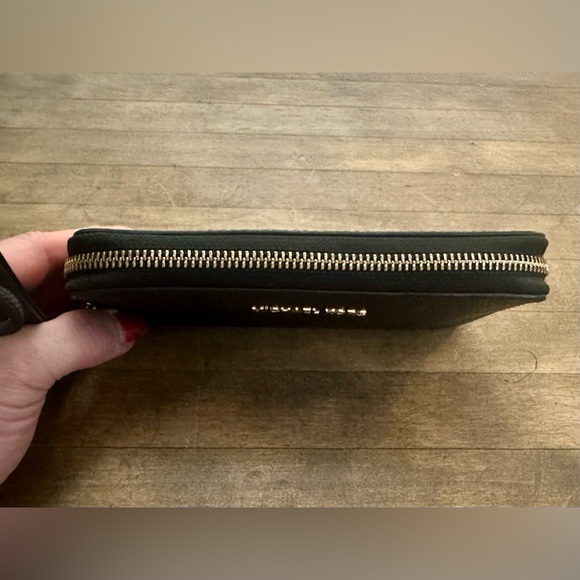 Michael Kors Black Pebbled Leather Jet Set Continental Wristlet Wallet - Picture 3 of 9